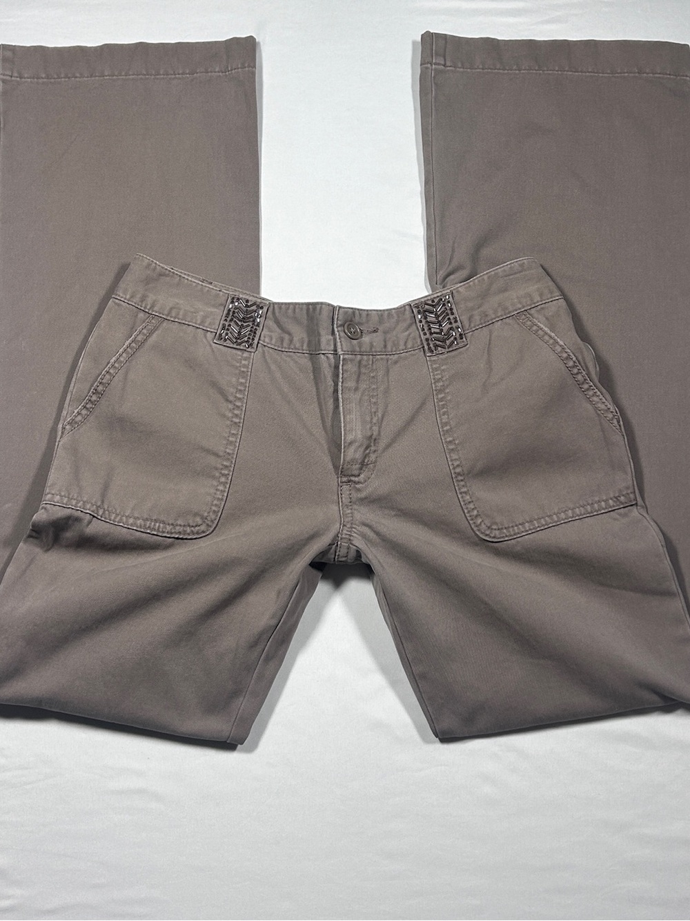 y2k Old Navy Women’s Low rise Khaki Flare Pants w/ beading detail
